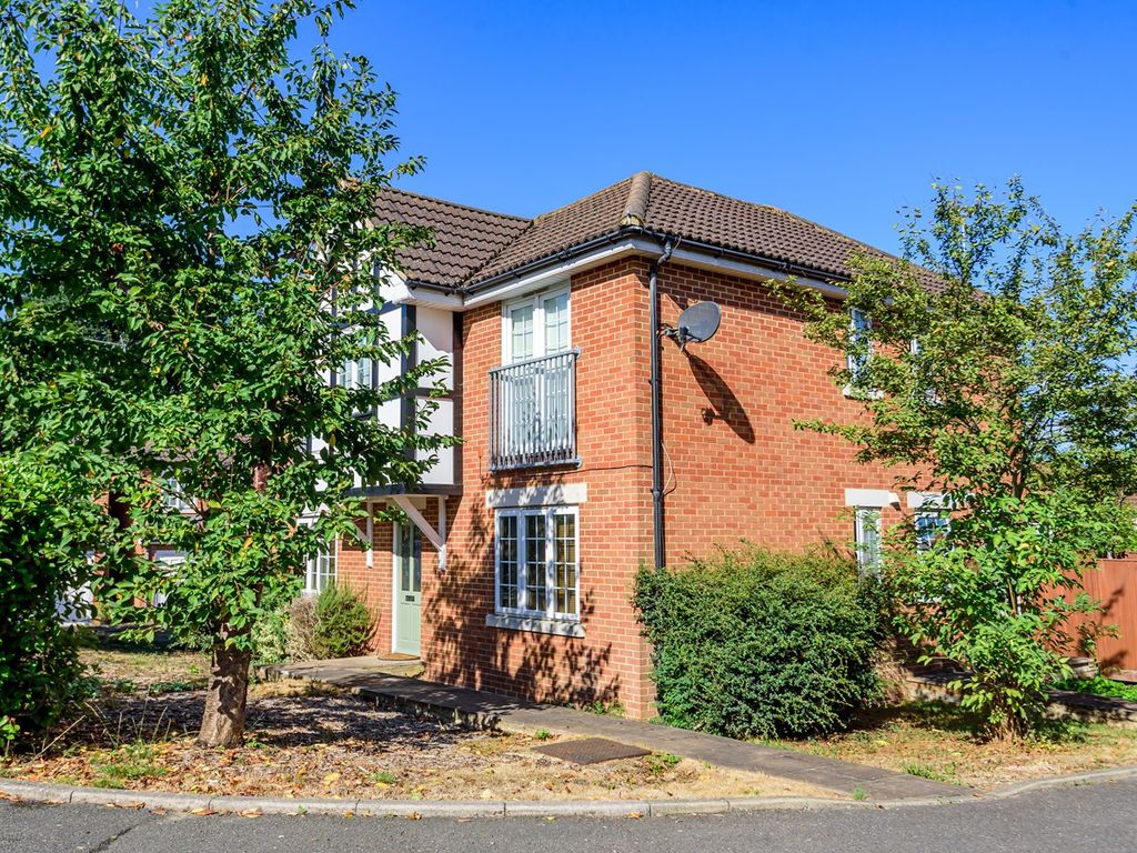 2 bed for sale in Amber Close, County Gate, EN5 Zoopla