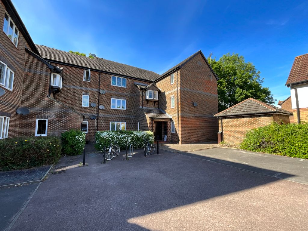 1 bed flat to rent in Wensum Drive, Didcot, Oxfordshire OX11, £1,000
