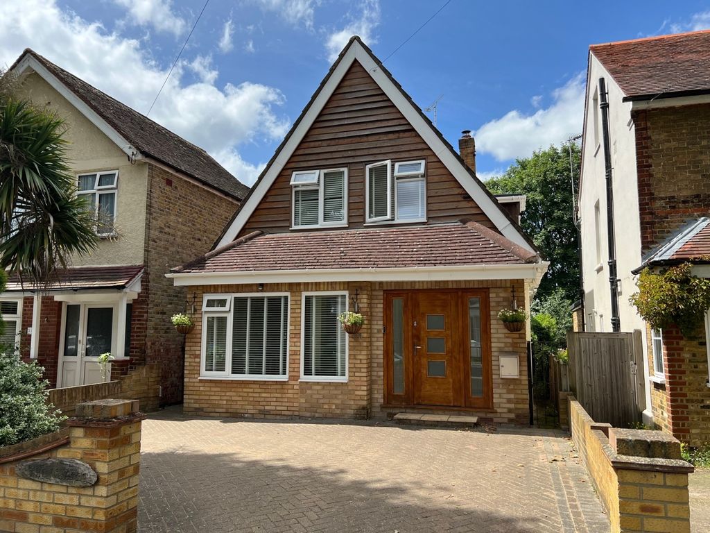 4 bed detached house for sale in Avenue Road, StainesUponThames