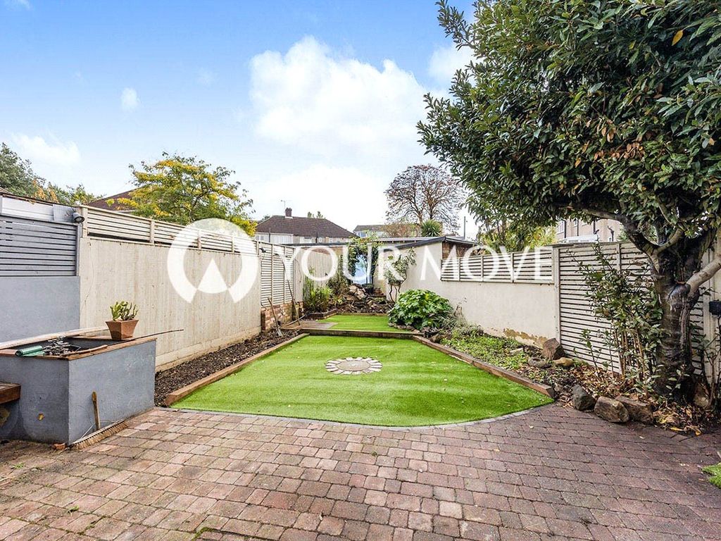 4 bed semidetached house to rent in Clarendon Gardens, Dartford, Kent