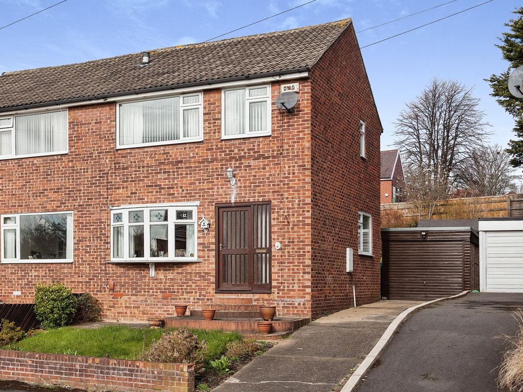 3 bed semidetached house for sale in Field Close, Alma Lane