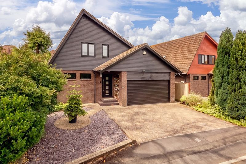 4 bed detached house for sale in Coombe Gardens, Bristol BS9, £925,000