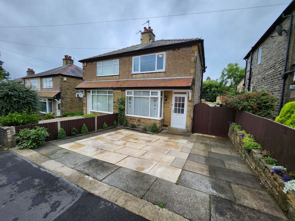 2 bed semidetached house for sale in Gleanings Avenue, Halifax HX2, £