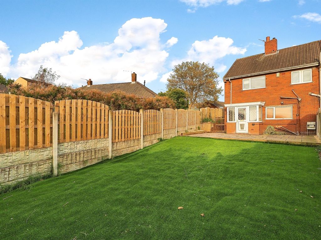 3 bed semidetached house for sale in Hillside Crescent, Brierley