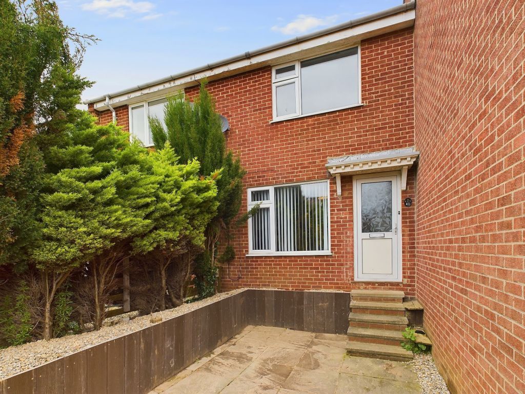 2 bed terraced house for sale in Queens Drive, Whitby YO22, £185,000