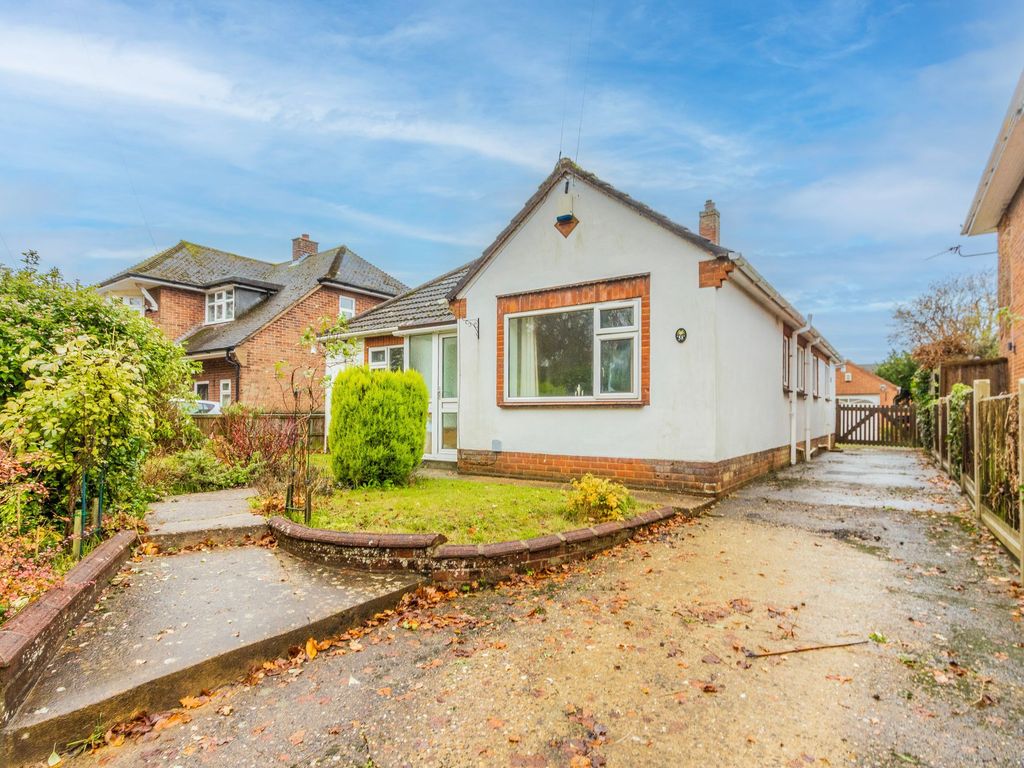3 bed detached bungalow for sale in Ipswich Road, Norwich NR4, £450,000