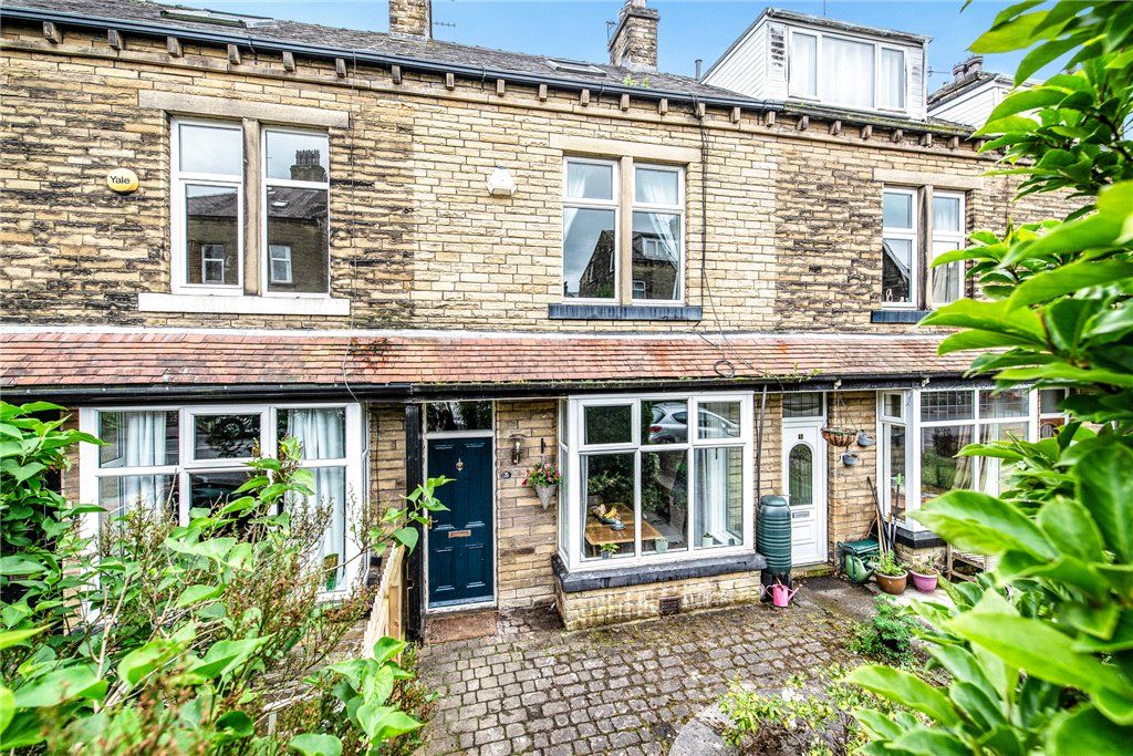 3 bed terraced house for sale in Bromley Road, Bingley, West Yorkshire
