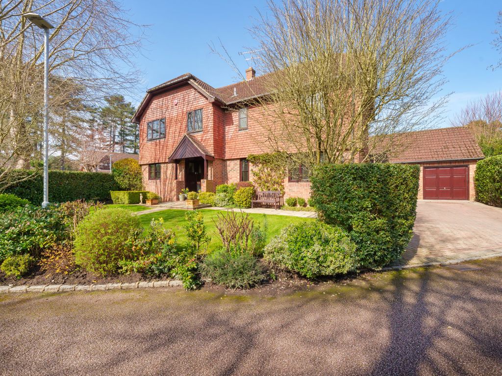4 bed detached house for sale in Ashdale Park, Finchampstead, Wokingham