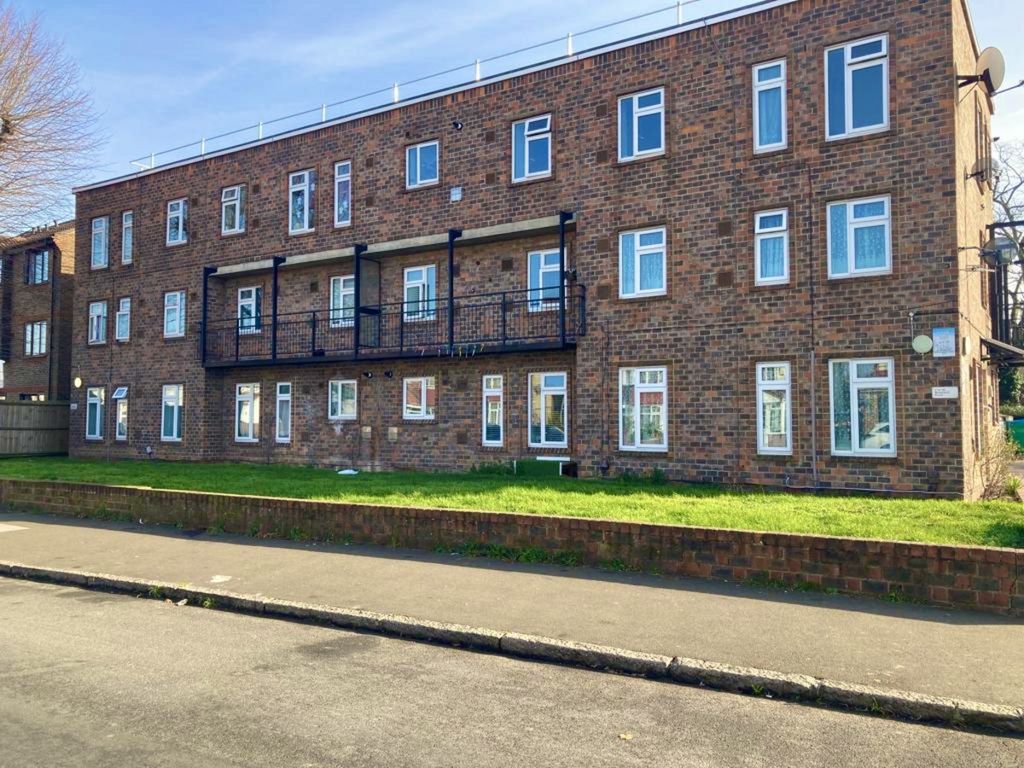 2 bed flat for sale in Springwell Road, Hounslow TW5 Zoopla