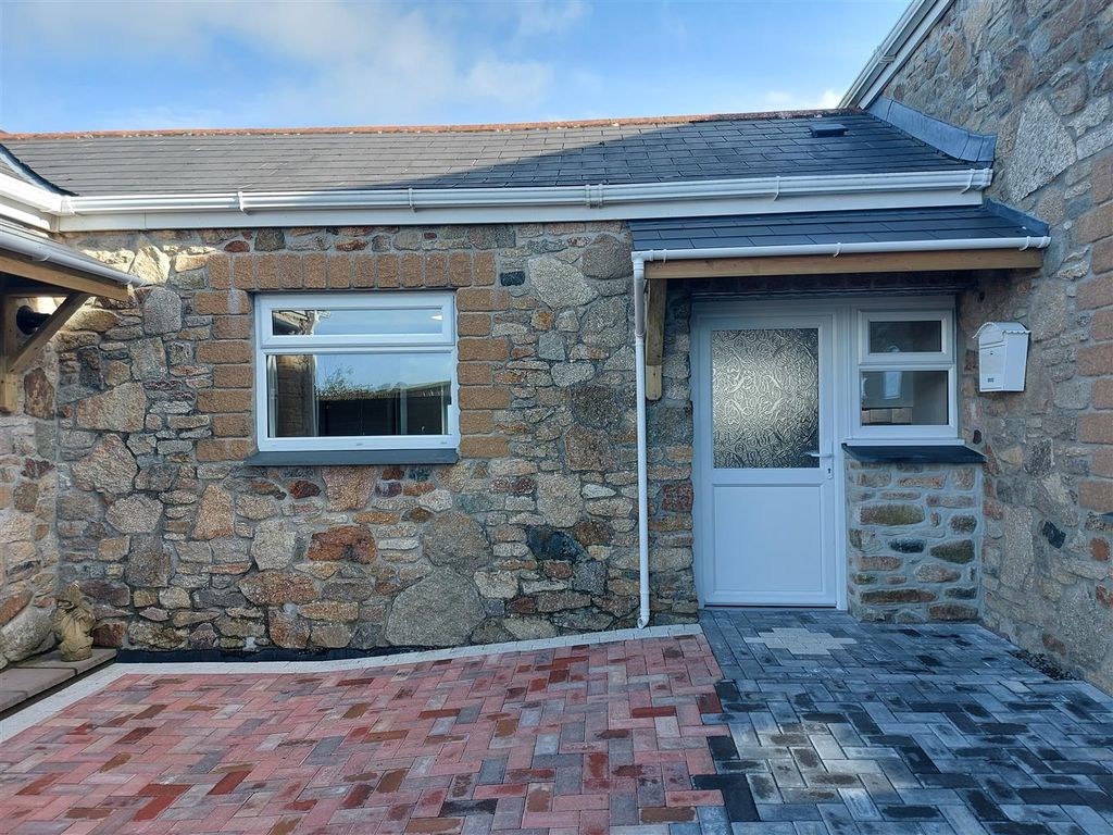 Studio to rent in New Portreath Road, Redruth TR16, £495 pcm Zoopla