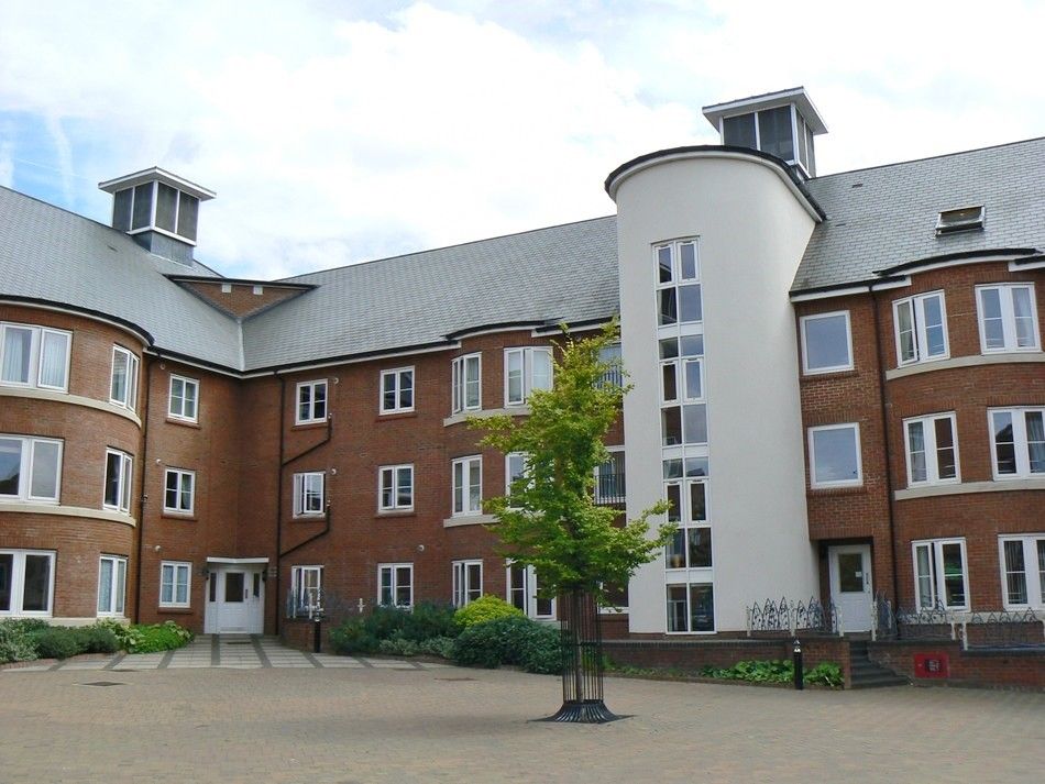 2 bed flat to rent in Quakers Court, AbingdonOnThames, Oxfordshire