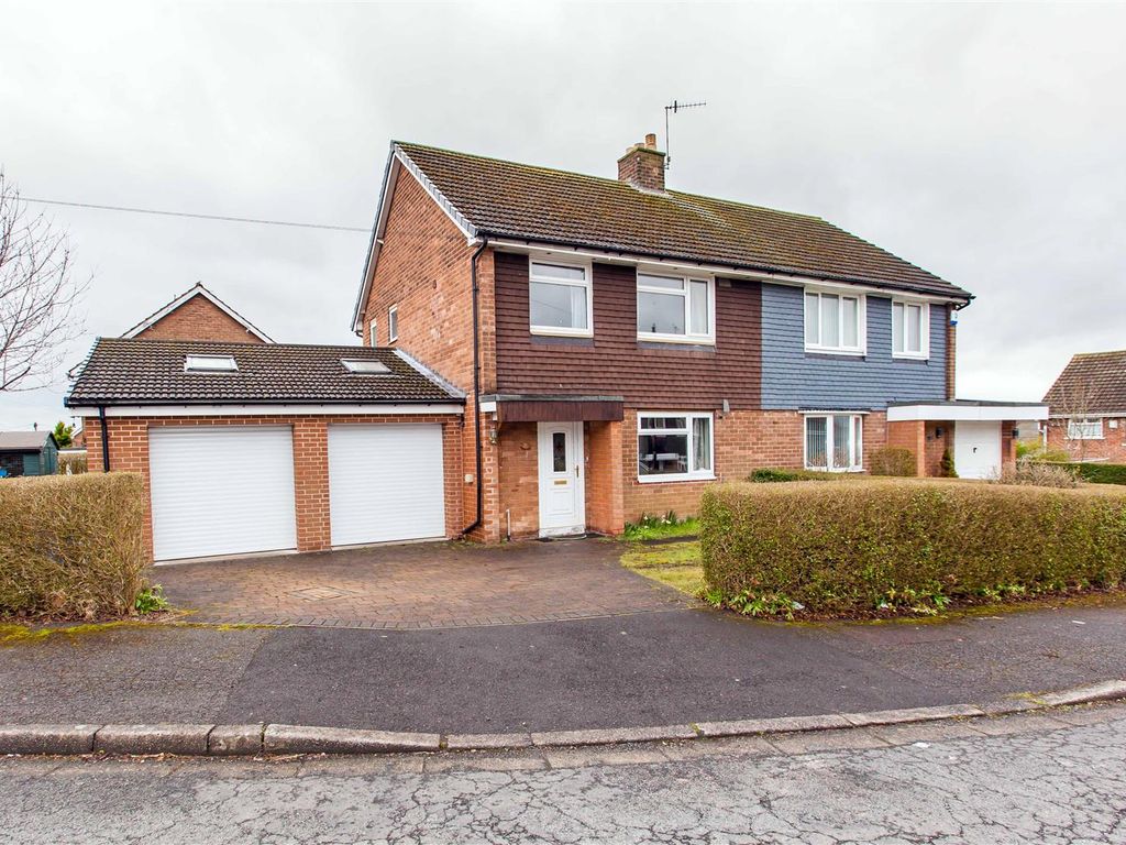3 bed semidetached house for sale in Cordwell Close, Staveley