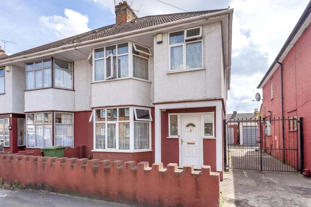 4 bed semidetached house for sale in Slough, Berkshire SL1 Zoopla