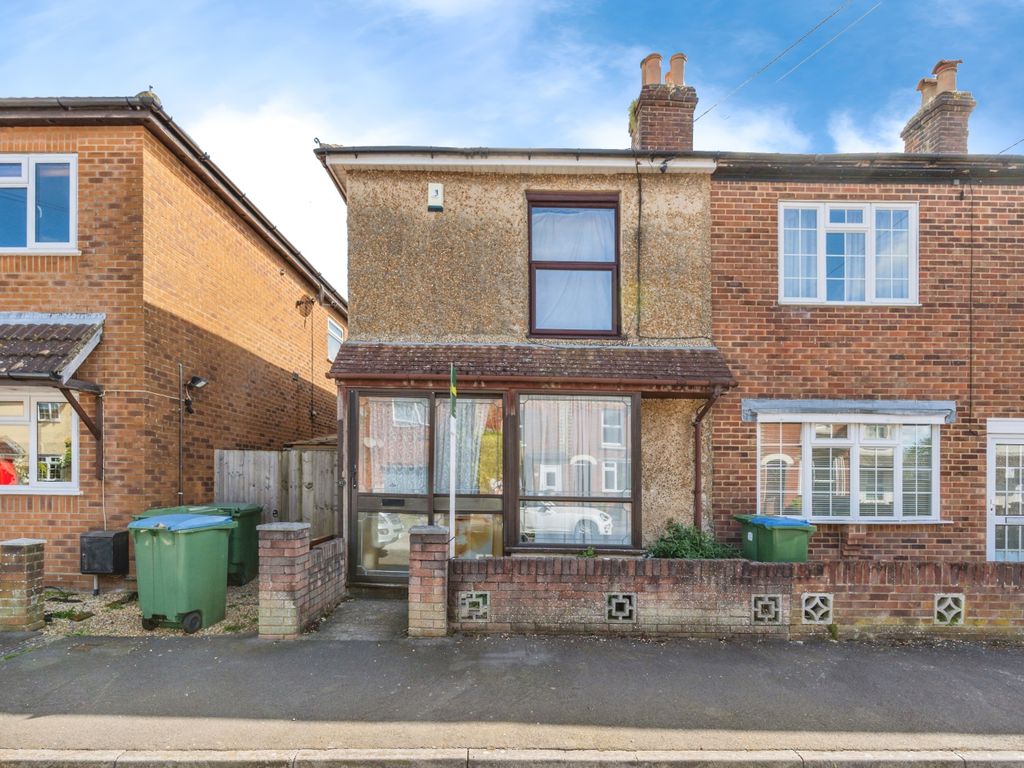 2 bed terraced house for sale in Queenstown Road, Southampton