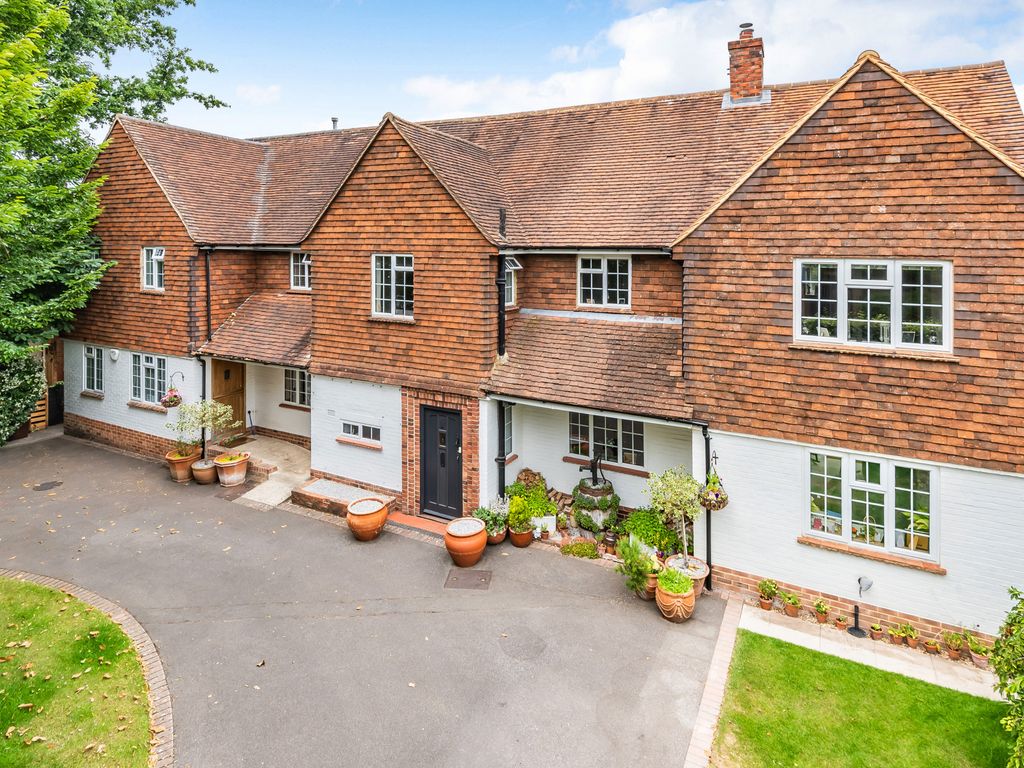 5 bed detached house for sale in Leopold Avenue, Farnborough GU14 Zoopla