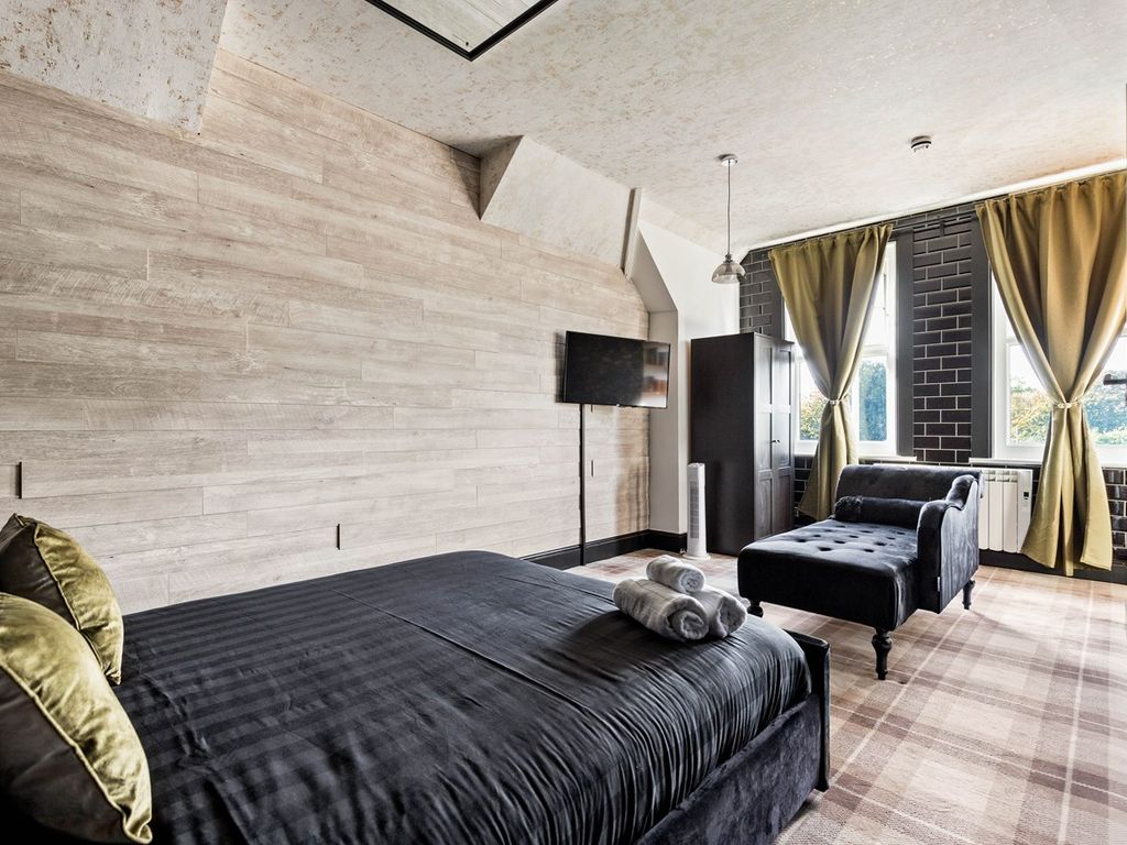 Studio to rent in Radnor Park Road, Folkestone, Folkestone CT19, £700