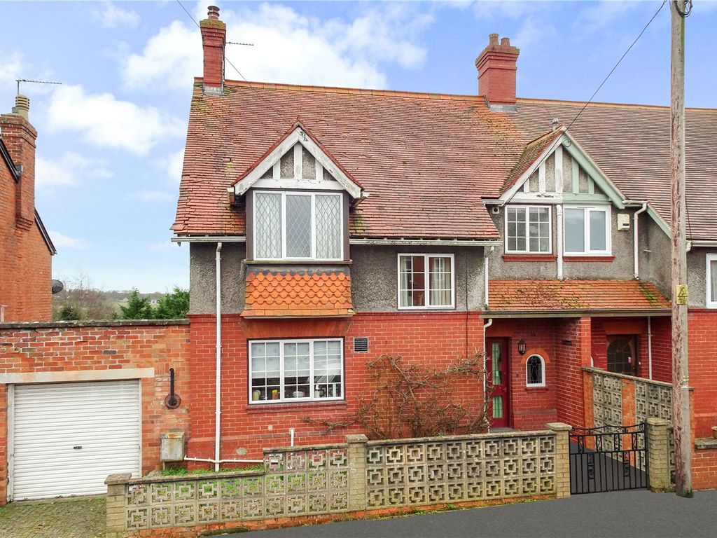 3 bed semidetached house for sale in Avon Road, Devizes, Wiltshire