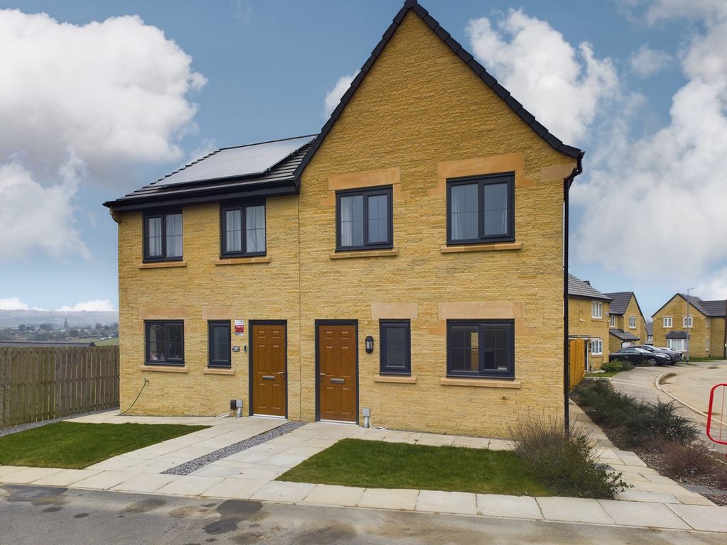 3 bed semidetached house for sale in Meadowlands, Allerton, Bradford