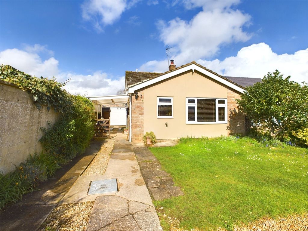 2 bed bungalow for sale in Wychwood Drive, MiltonUnderWychwood, Chipping Norton OX7, £310,000