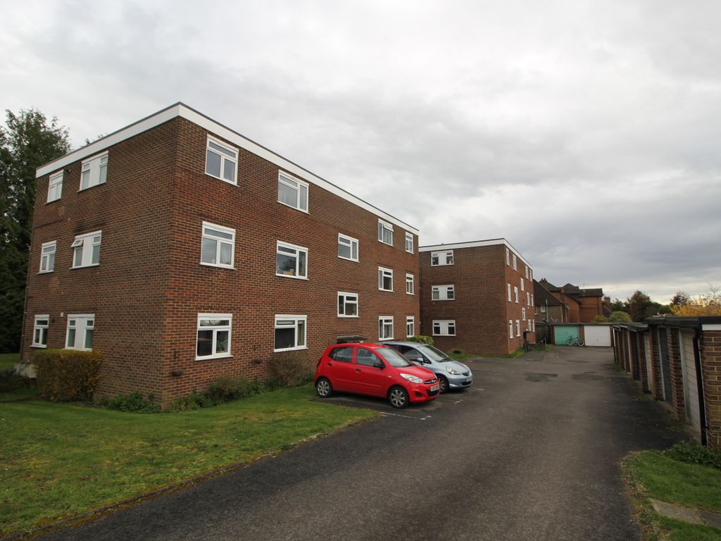 2 bed flat to rent in London Road, Redhill RH1 Zoopla