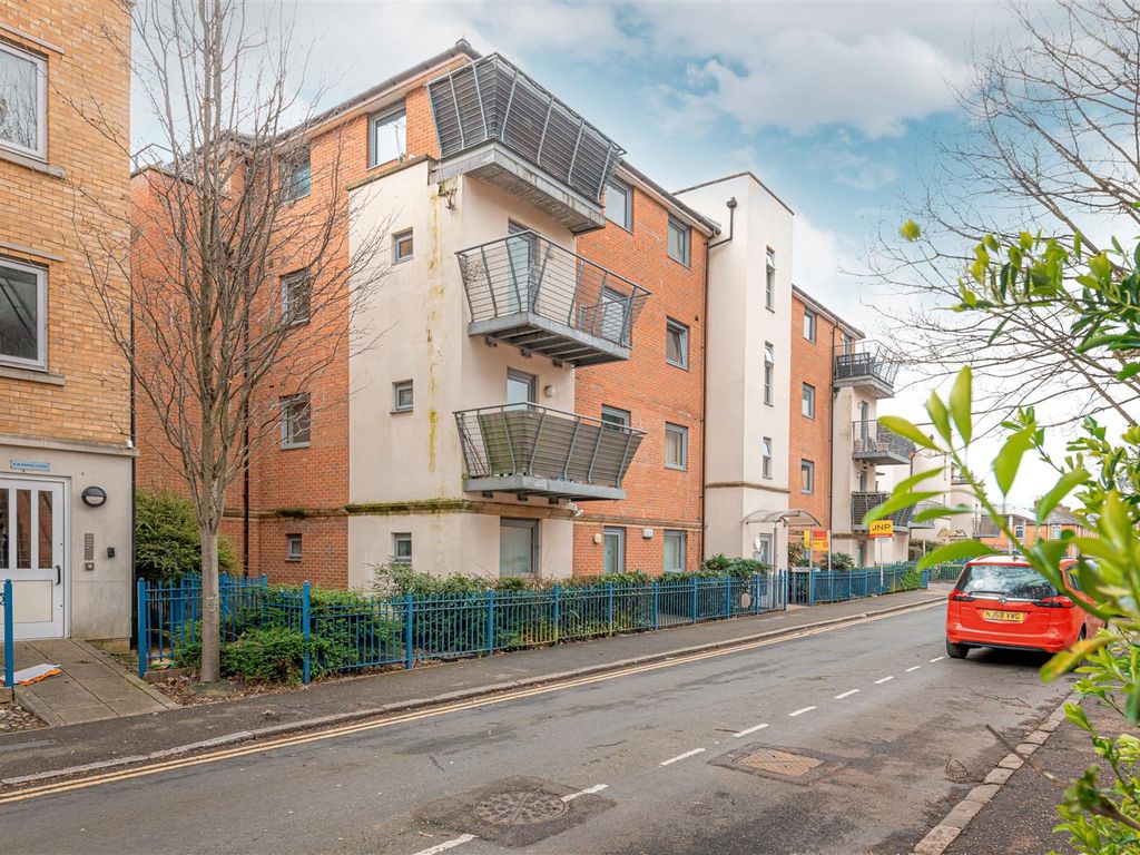2 bed flat for sale in West End Road, High HP11 Zoopla
