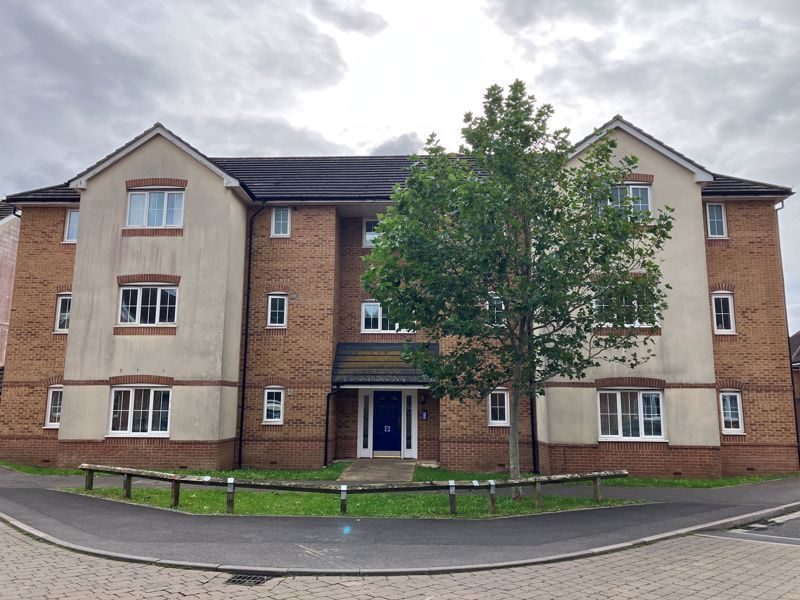 2 bed flat for sale in Percivale Road, Yeovil BA21, £70,000 Zoopla