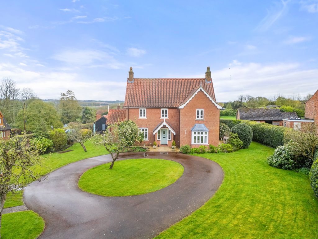 3 bed detached house for sale in Rowan House, Raithby PE23, £475,000