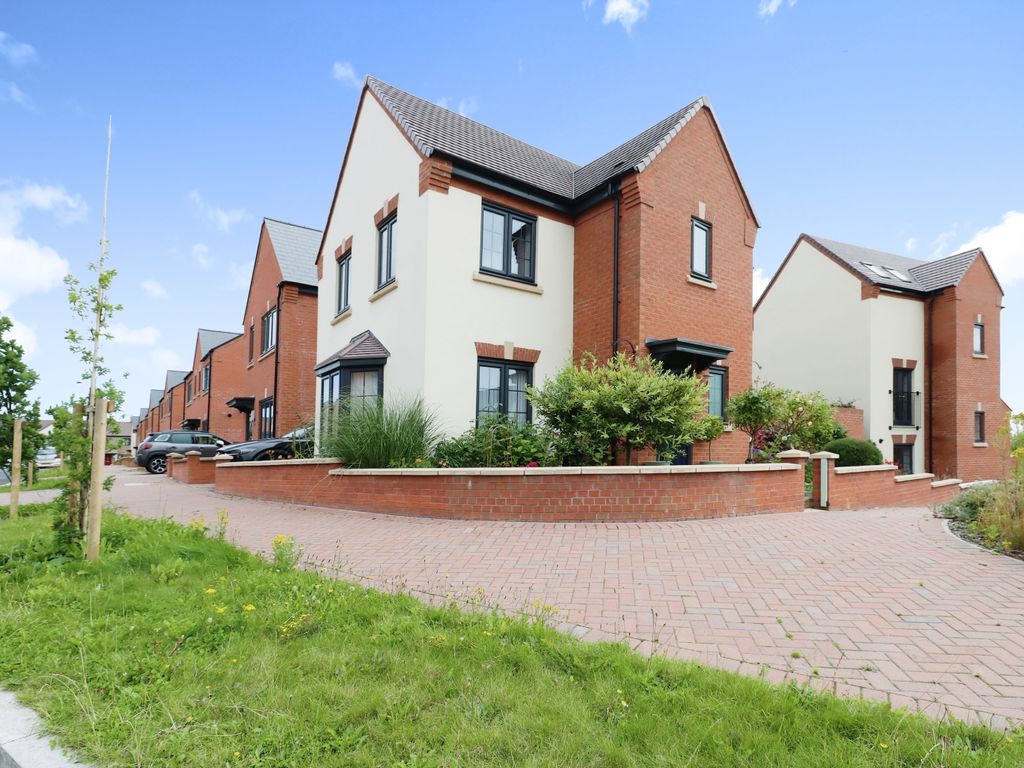 3 bed detached house for sale in New Meadow Road, Telford TF4, £270,000