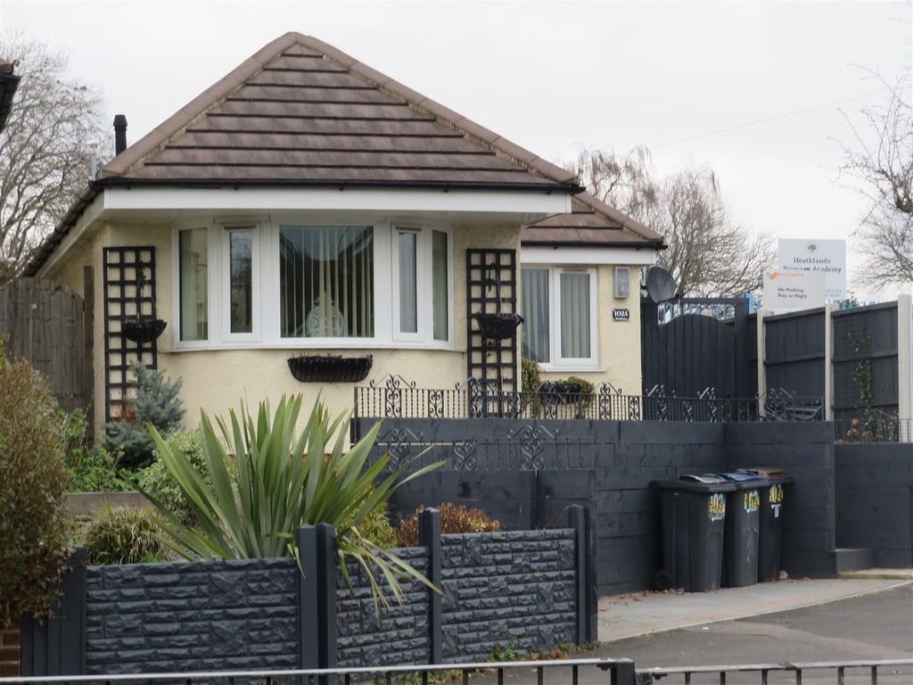 2 bed bungalow for sale in Heath Way, Hodge Hill, Birmingham B34 Zoopla