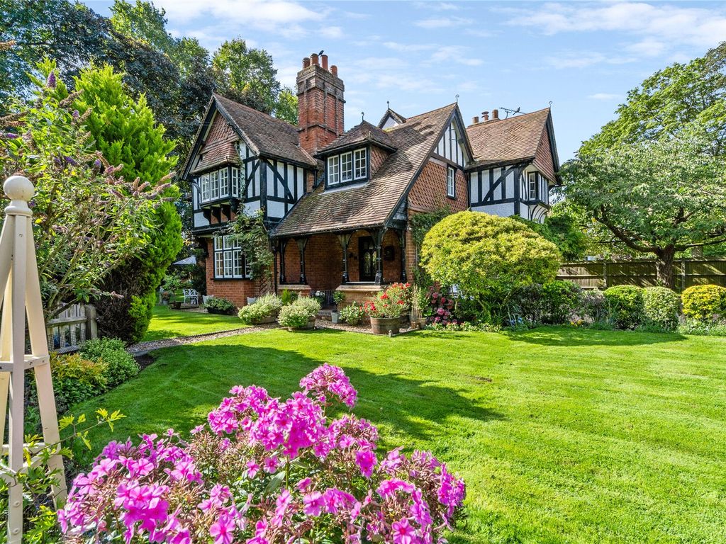 4 bed detached house for sale in Leighton Road, Wingrave, Aylesbury