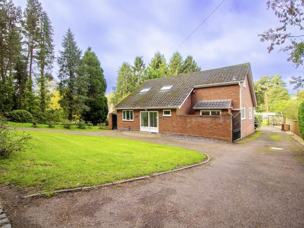 4 bed detached house for sale in Pinewoods, Kingsford Lane, Wolverley