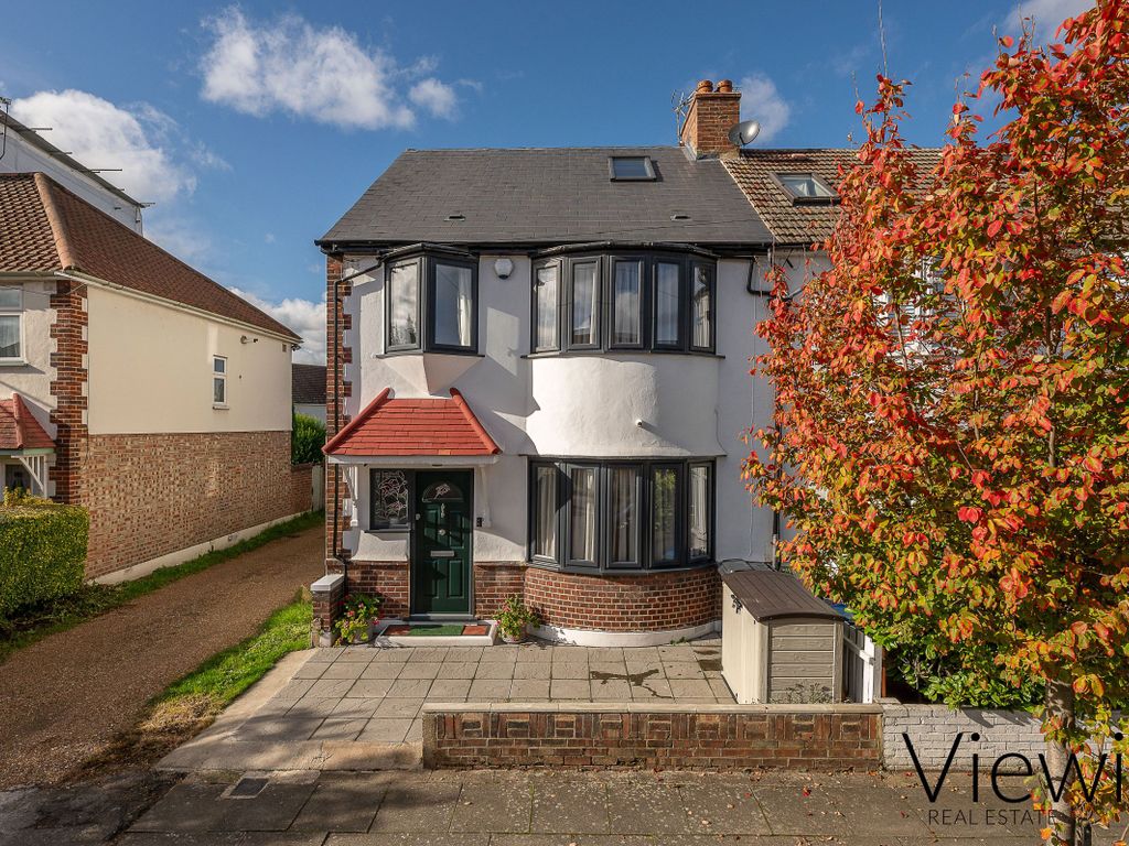 4 bed end terrace house for sale in Dawlish Avenue, Earlsfield, London