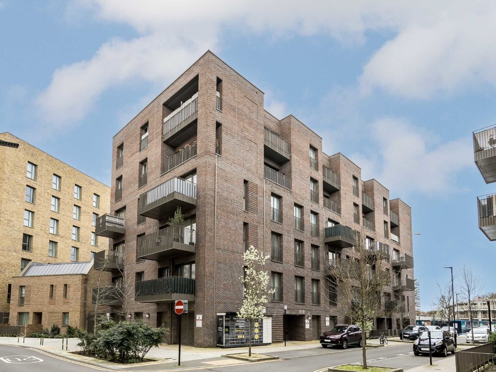 1 bed flat for sale in Clarke Avenue, Hounslow TW3, £340,000 Zoopla
