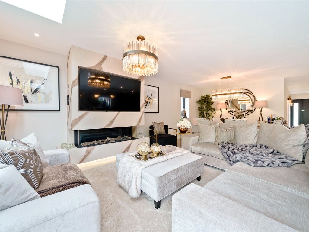 4 bed detached house for sale in Ellis Road, Crowthorne, Berkshire RG45