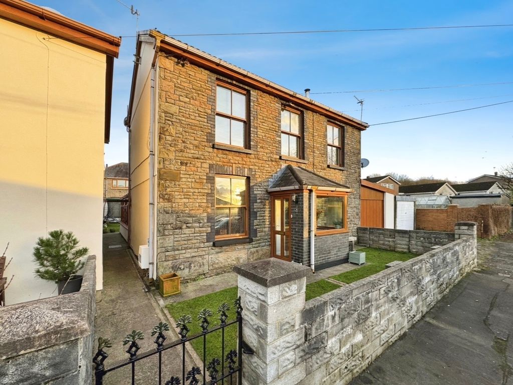 4 bed detached house for sale in Coed Bach, Pontarddulais, Swansea