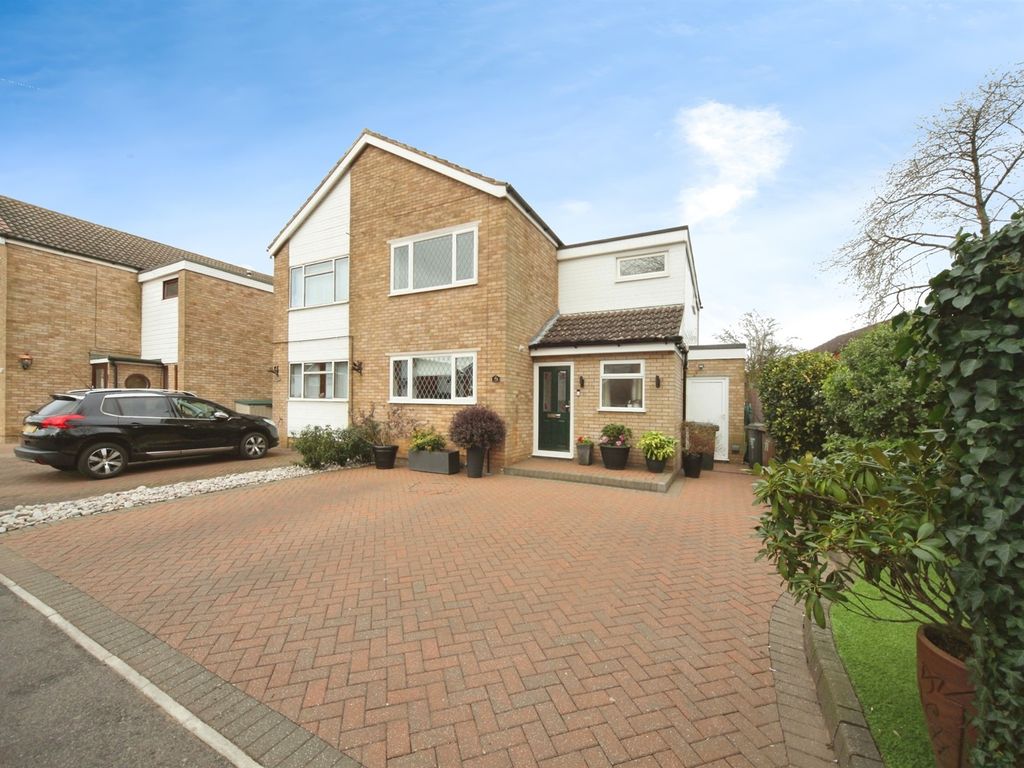 3 bed semidetached house for sale in Lancing Road, Luton LU2, £375,000