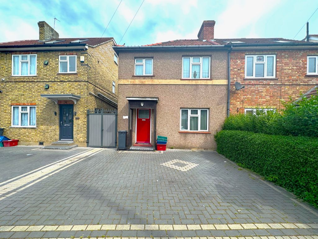 3 bed semidetached house for sale in North Hyde Lane, Southall UB2