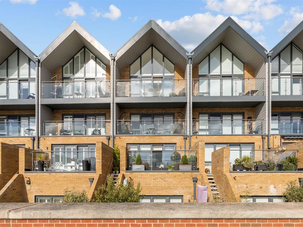 4 bed property for sale in Salt Marsh Road, ShorehamBySea BN43 Zoopla