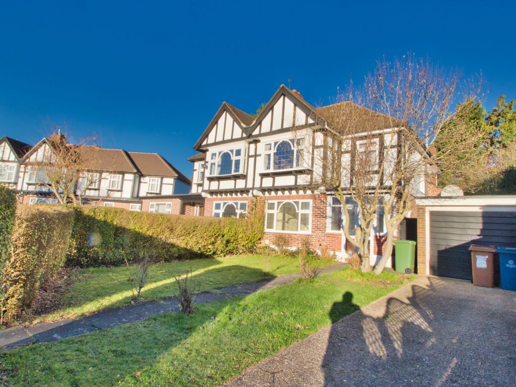 3 bed semidetached house to rent in Furham Field, Hatch End, Pinner