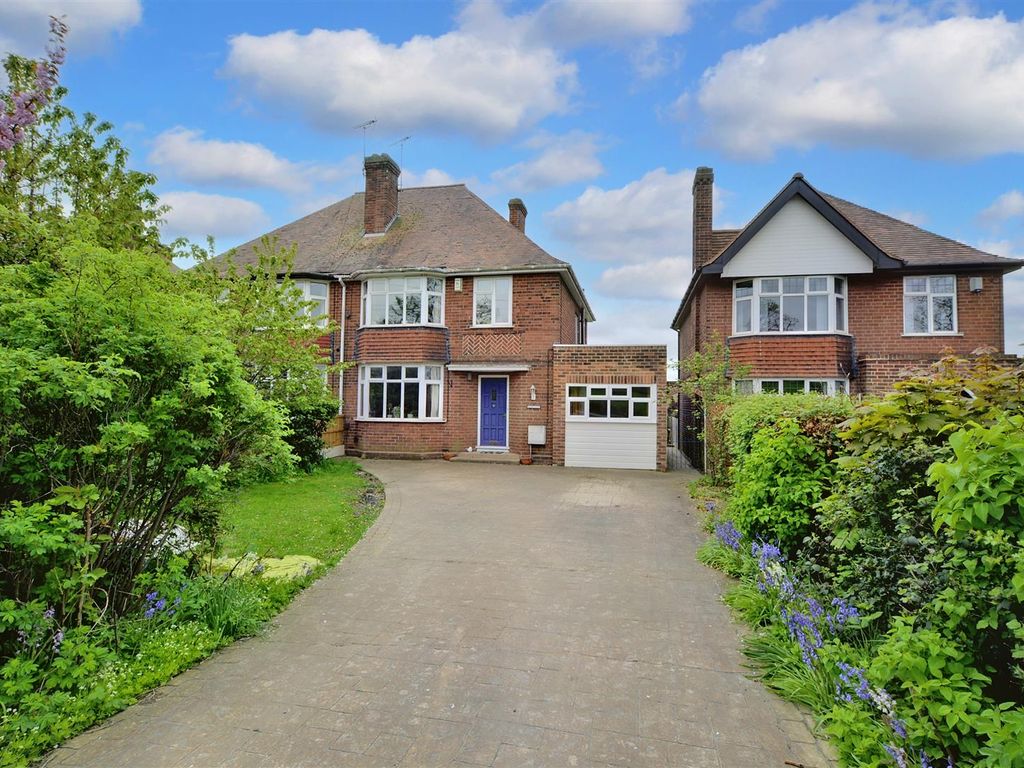 4 bed semidetached house for sale in Trowell Moor, Trowell, Nottingham