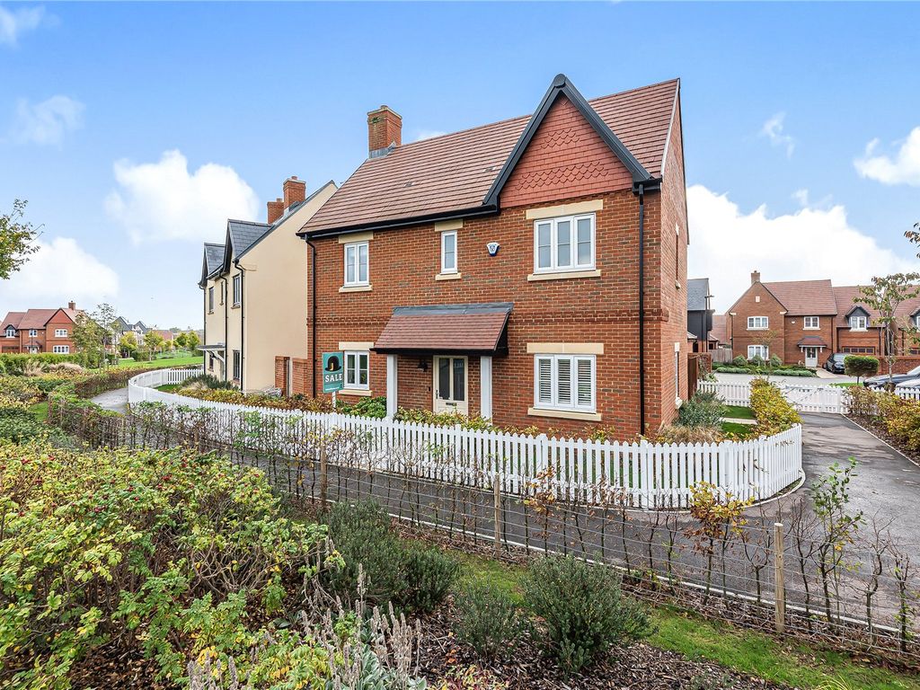 Honeysuckle Copse, Warfield, Bracknell, Berkshire RG42  