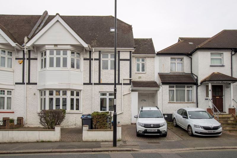 2 bed flat to rent in Mayfield Road, Sanderstead, South Croydon CR2, £