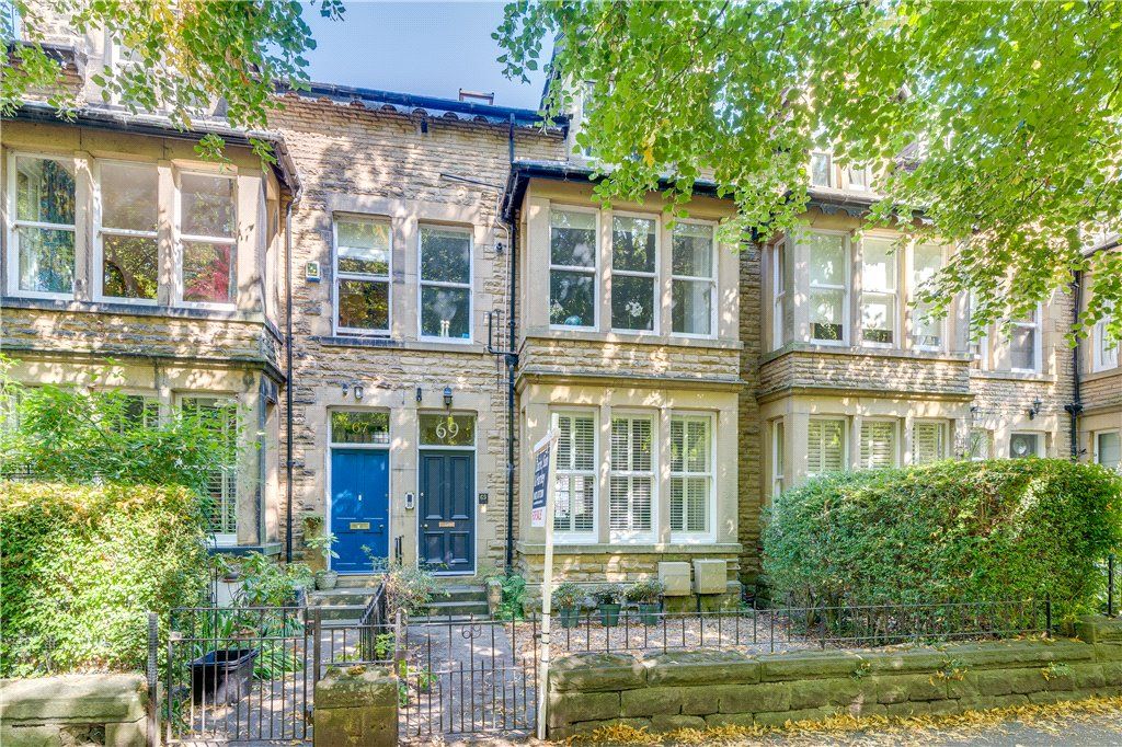2 bed flat for sale in West End Avenue, Harrogate, North Yorkshire HG2