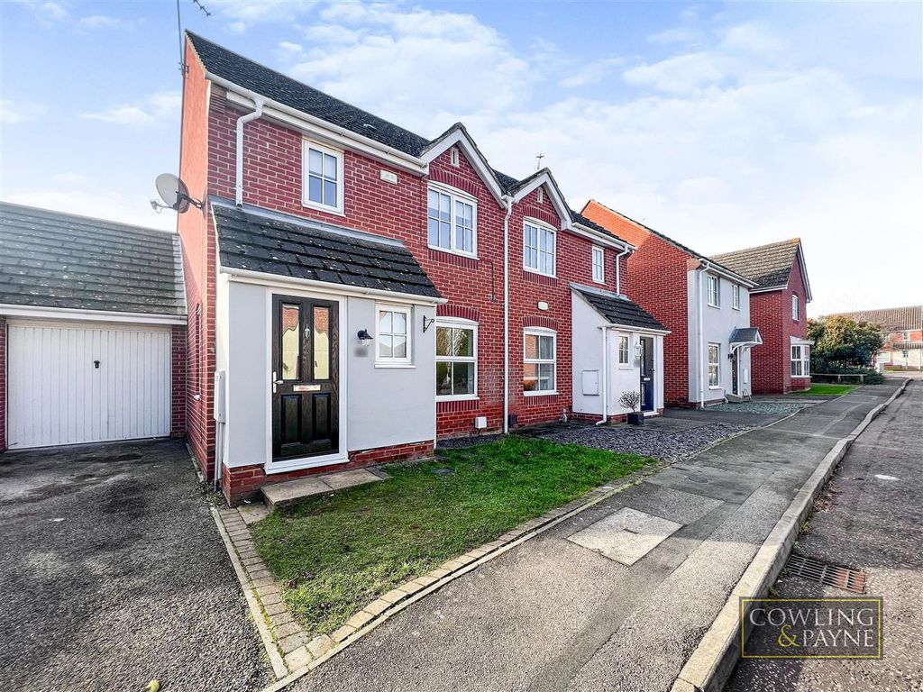 3 bed semidetached house to rent in Sark Grove, Wickford SS12 Zoopla