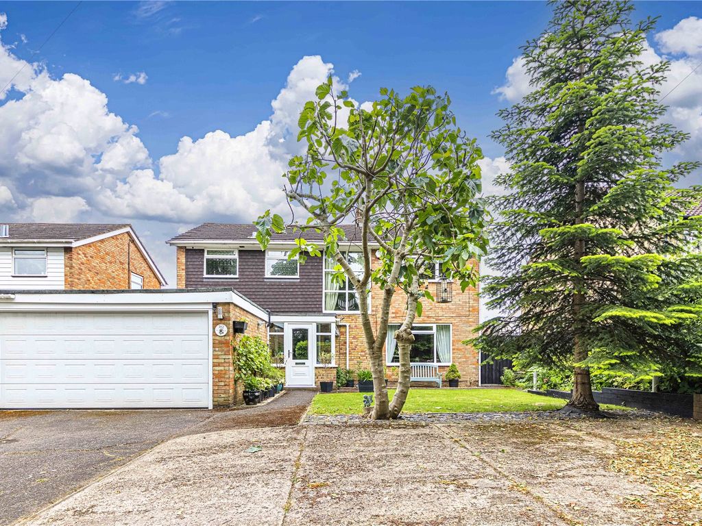 4 bed detached house for sale in Chambersbury Lane, Leverstock Green