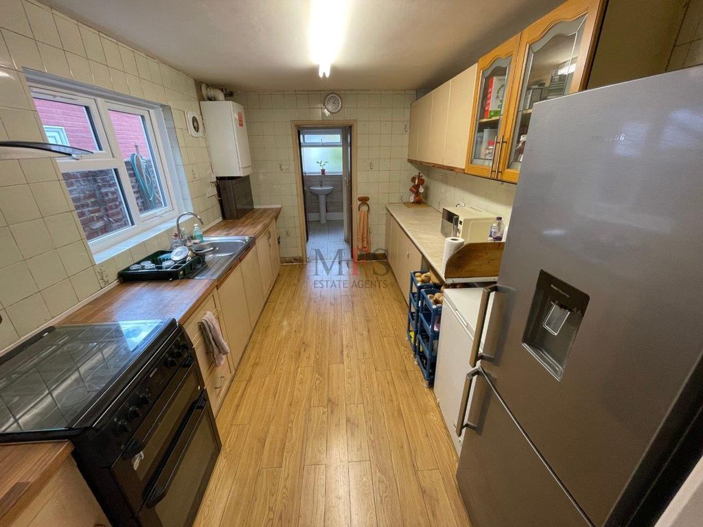 3 bed terraced house for sale in Queens Road, Southall UB2 Zoopla