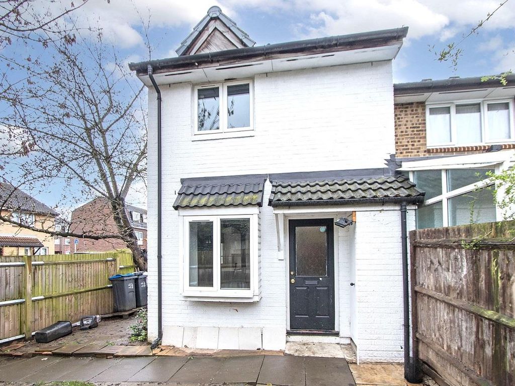 1 bed end terrace house for sale in Ruskin Way, Colliers Wood, London