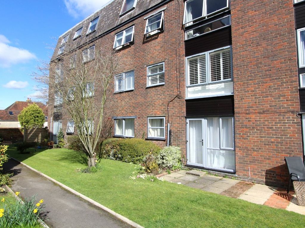 2 bed detached house for sale in Swan Street, Petersfield, Hampshire