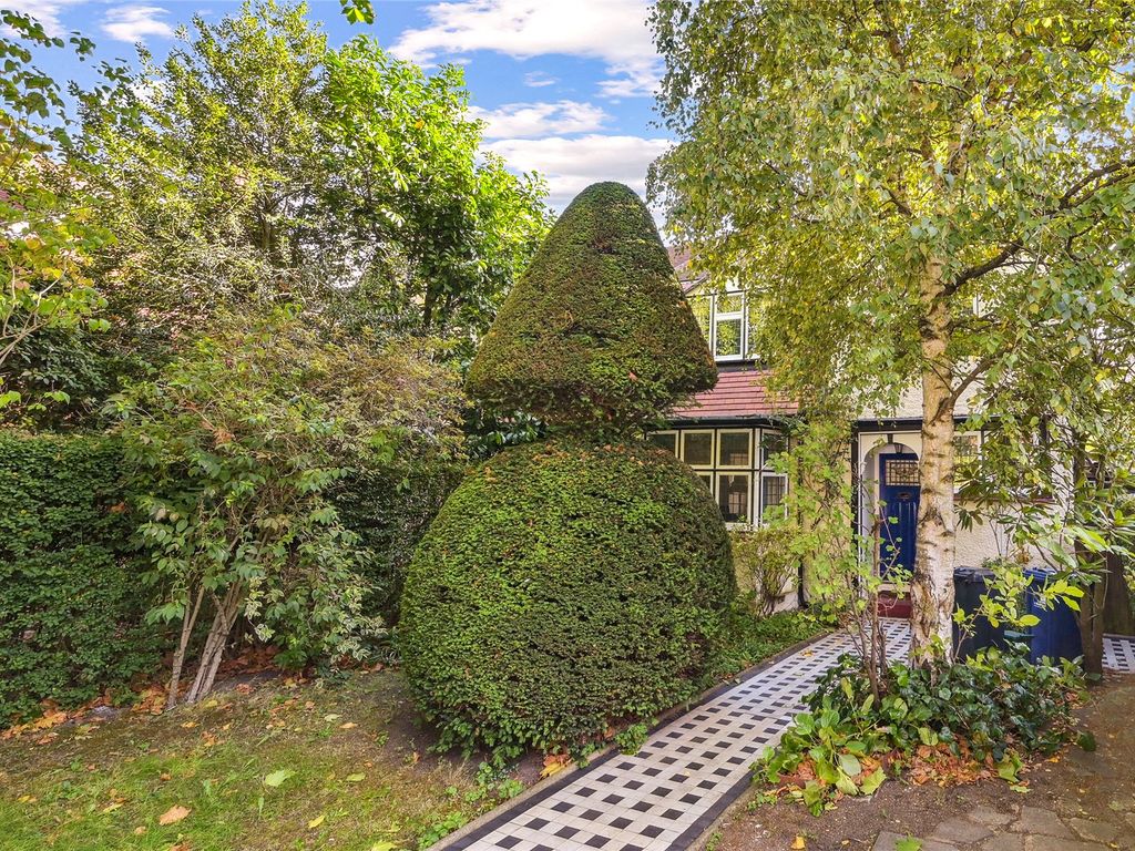 4 bed semidetached house for sale in Heathfield Road, Acton, London W3