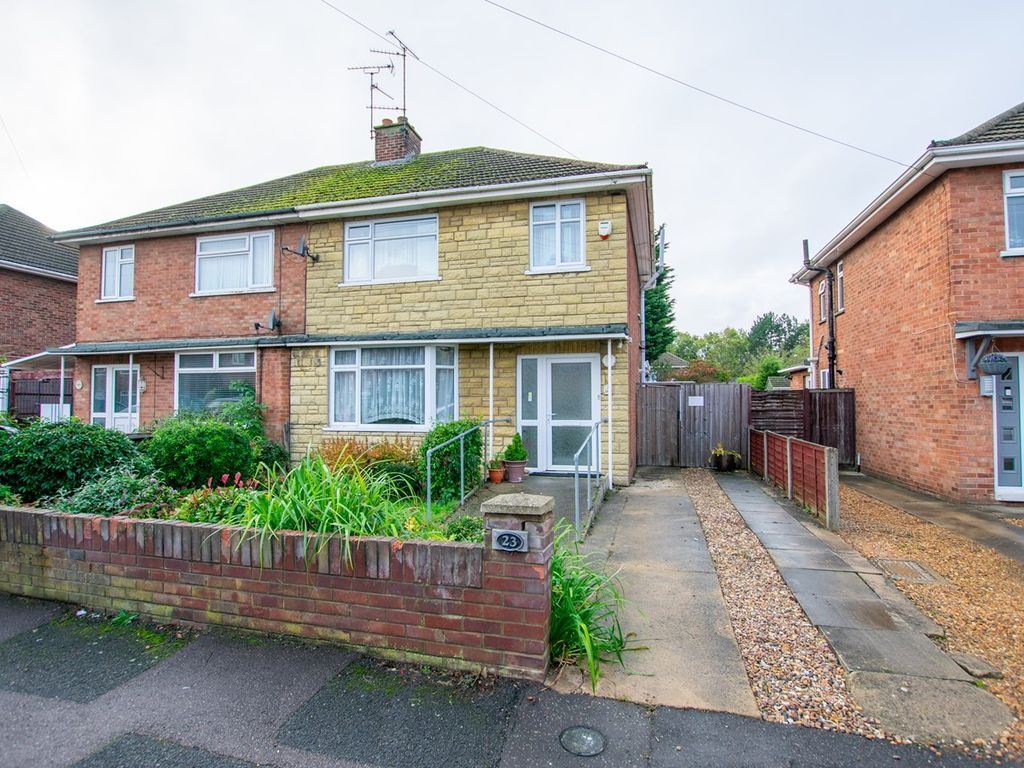 3 bed semidetached house for sale in Franklyn Crescent, Eastfield